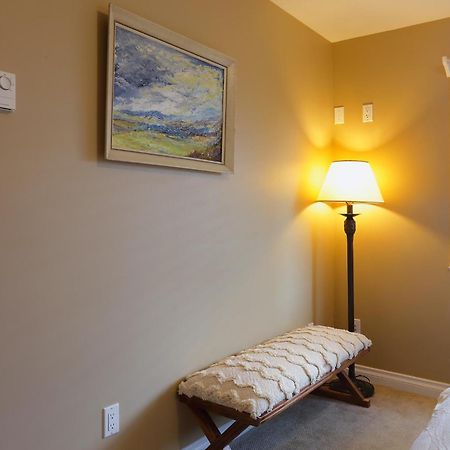 Lovely J Home -Stunning River View Cozy Two Bedroom Private Suite New Westminster Exterior photo