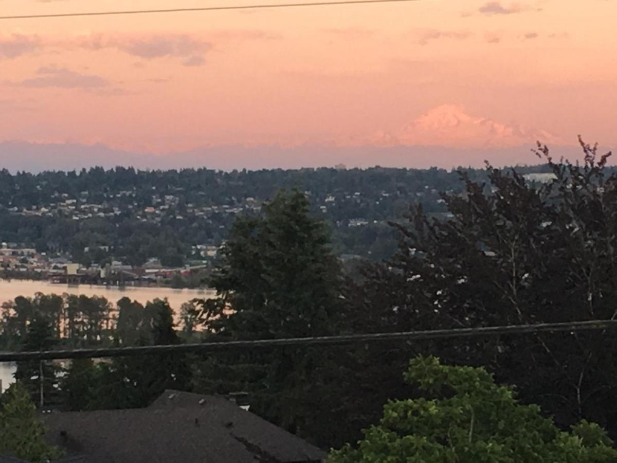 Lovely J Home -Stunning River View Cozy Two Bedroom Private Suite New Westminster Exterior photo