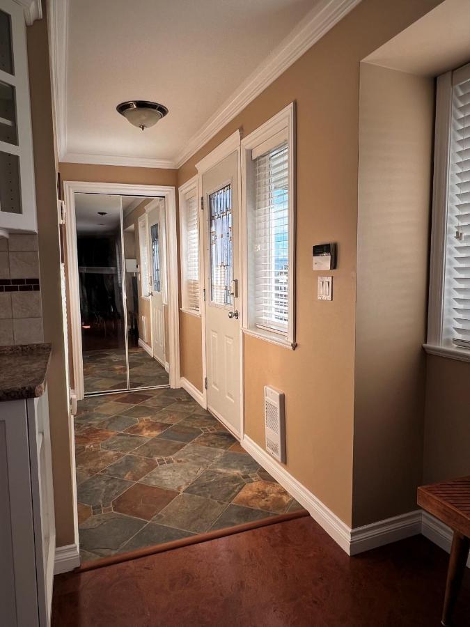 Lovely J Home -Stunning River View Cozy Two Bedroom Private Suite New Westminster Exterior photo