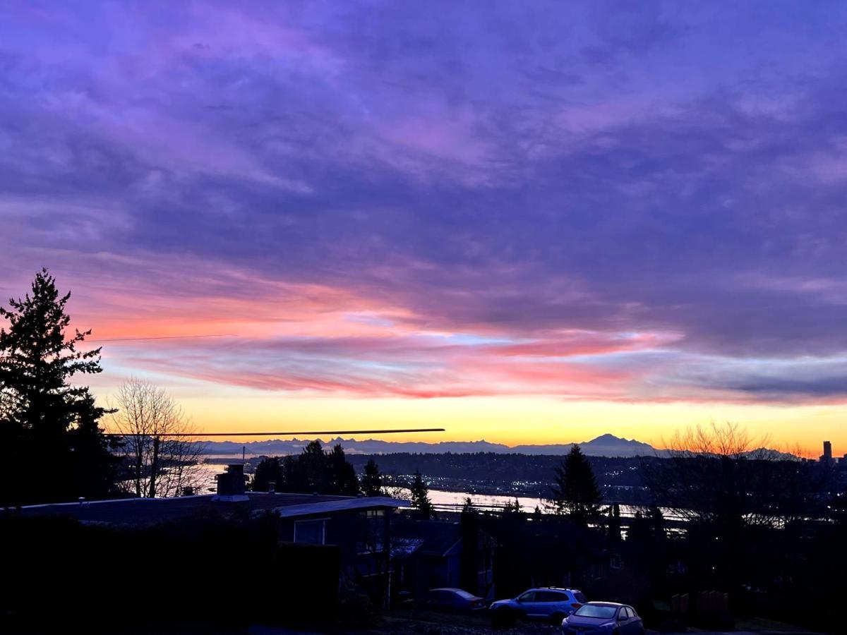 Lovely J Home -Stunning River View Cozy Two Bedroom Private Suite New Westminster Exterior photo